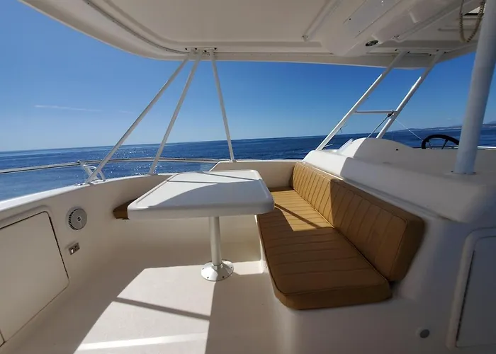 Private Yacht Walk To And Centro Relax