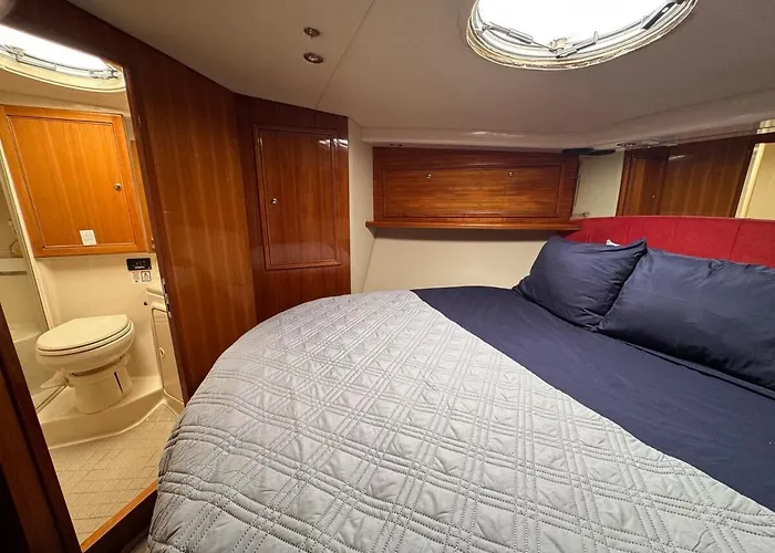 Private Yacht Walk To And Centro Relax Botel *