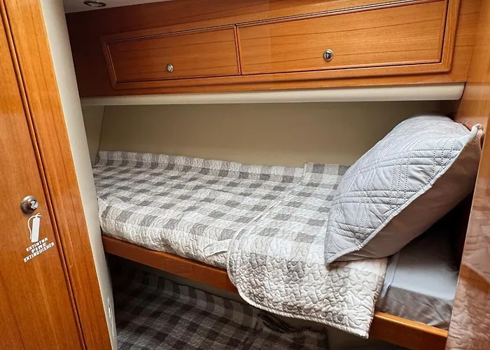 Botel Private Yacht Walk To And Centro Relax