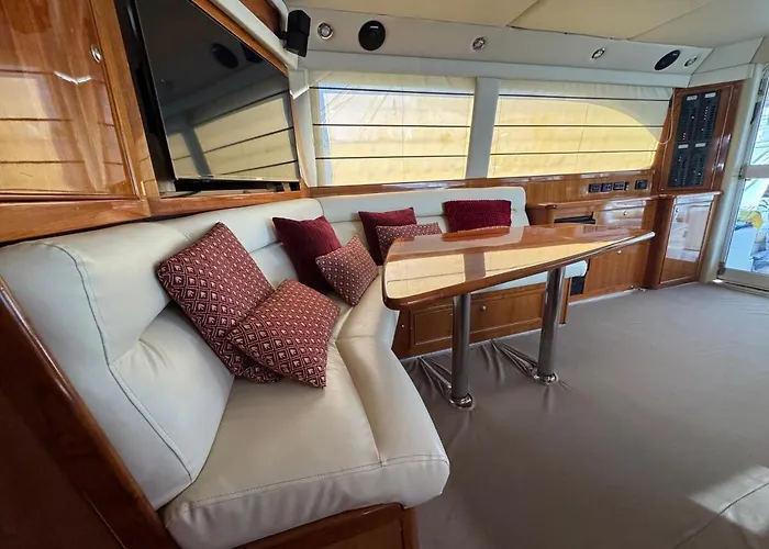 Botel Private Yacht Walk To And Centro Relax *