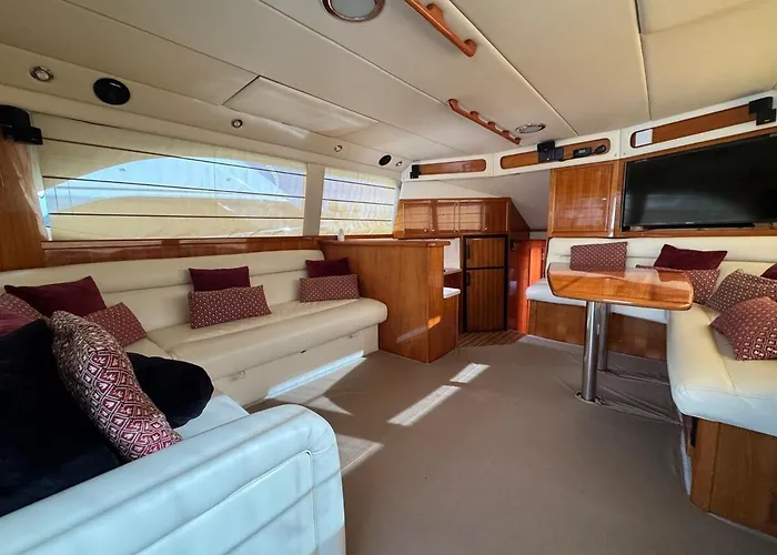 Botel Private Yacht Walk To And Centro Relax